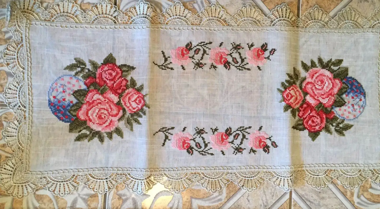 cross stitch embroidered tablerunner with polylinen fabric