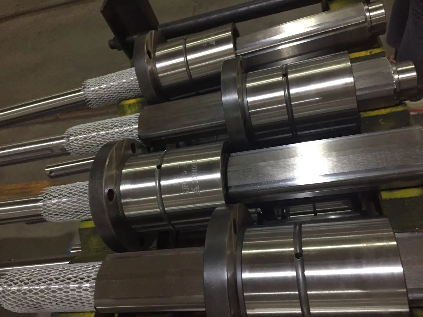 Nanjing Yigong Spline 25mm Square Ball Splines GJH25 Original China Solid Linear Guideways CNC Machine Ball Guide 1 Set Provided