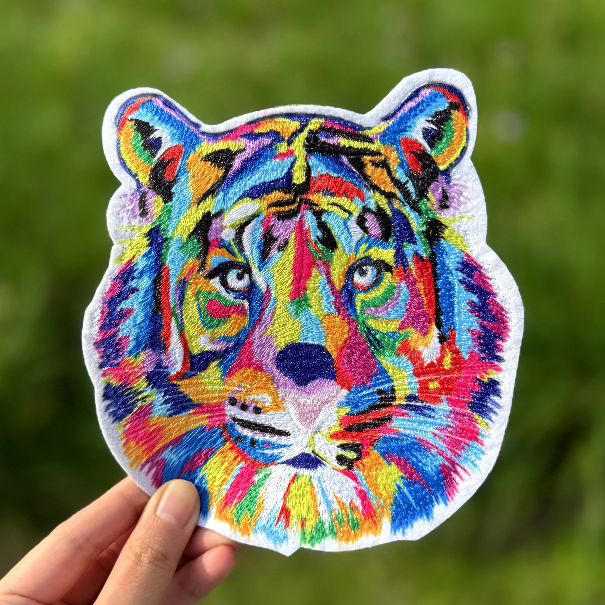 Tiger embroidery patch colorful decorative applique cloth badge Customized fashion iron on sew on embroidered patch for clothing