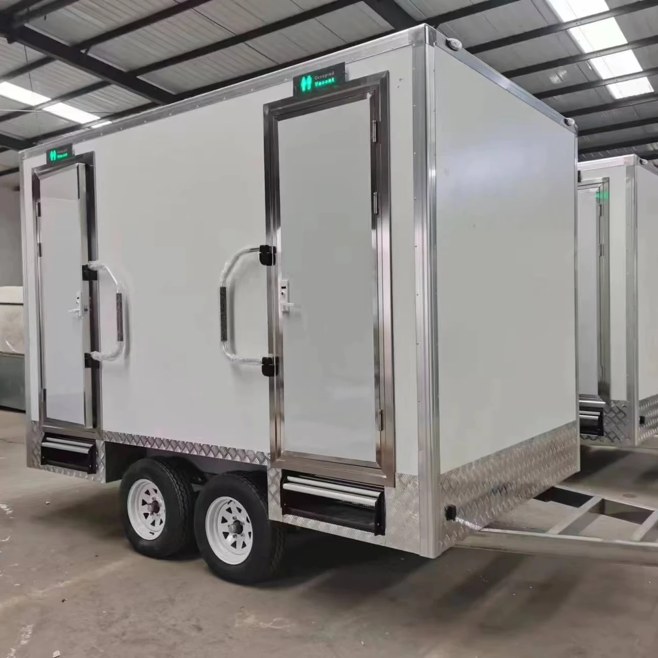 Factory Price Mobile Luxury Portable Public Toilet Trailer Restrooms 10 Stall 6 Station Bathroom Trailer