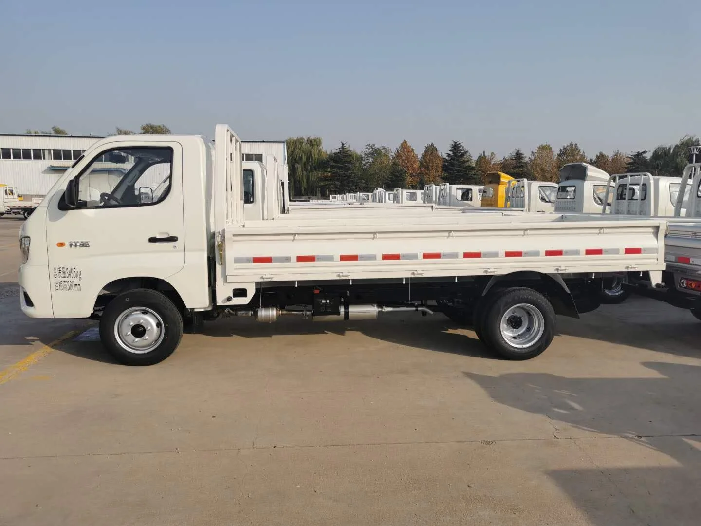 
POPULAR FOTON TM 1.5tons cargo truck with 1500cc gasoline engine and double rear tire 