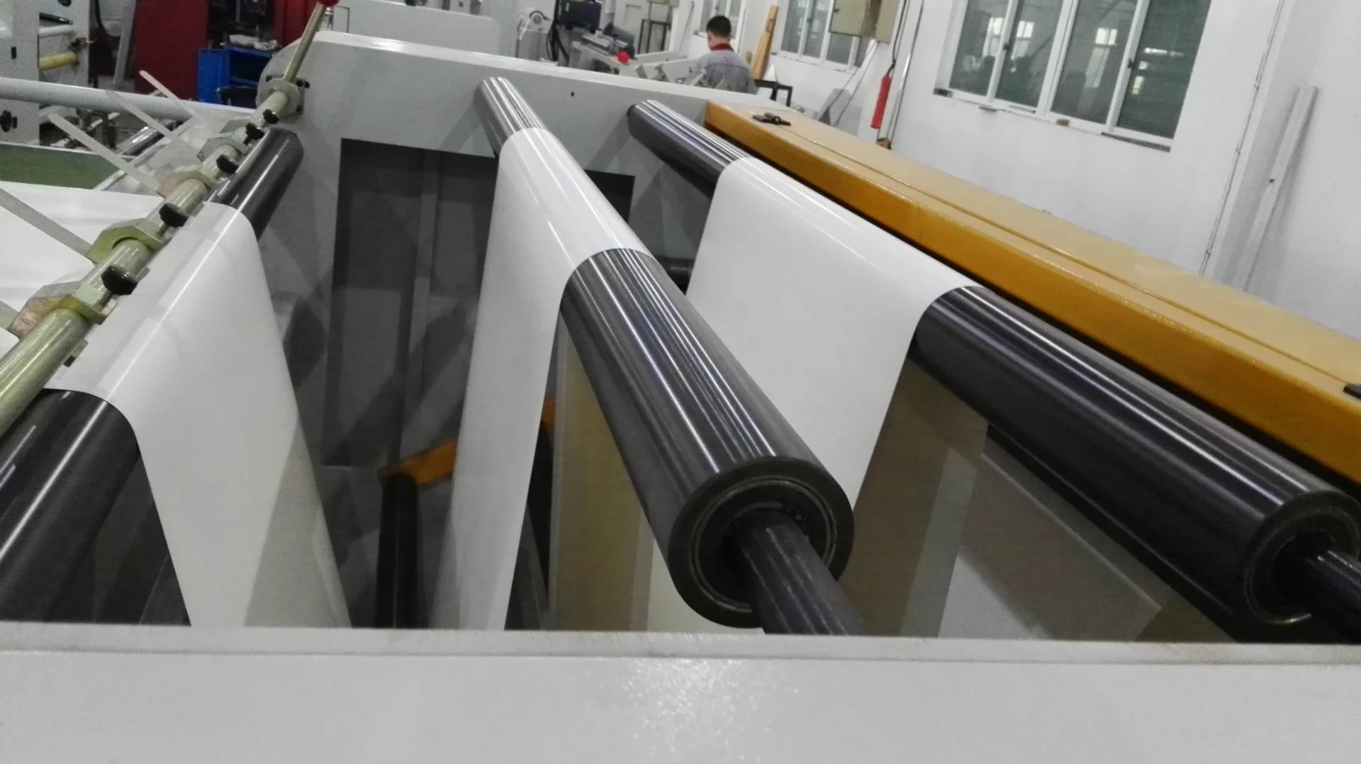 CE стандарт Китай Автоматическая высокоточная маленькая машина для резки бумаги цена