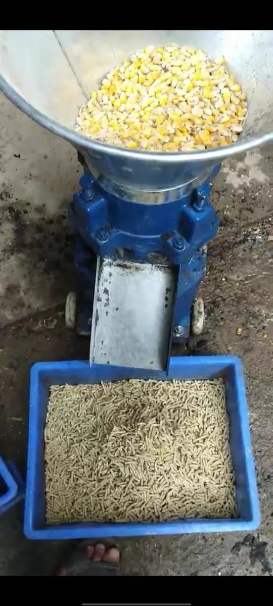 Farms use household small manual pelletized poultry livestock animal feed pellet machine mill for poultry livestock  granulator