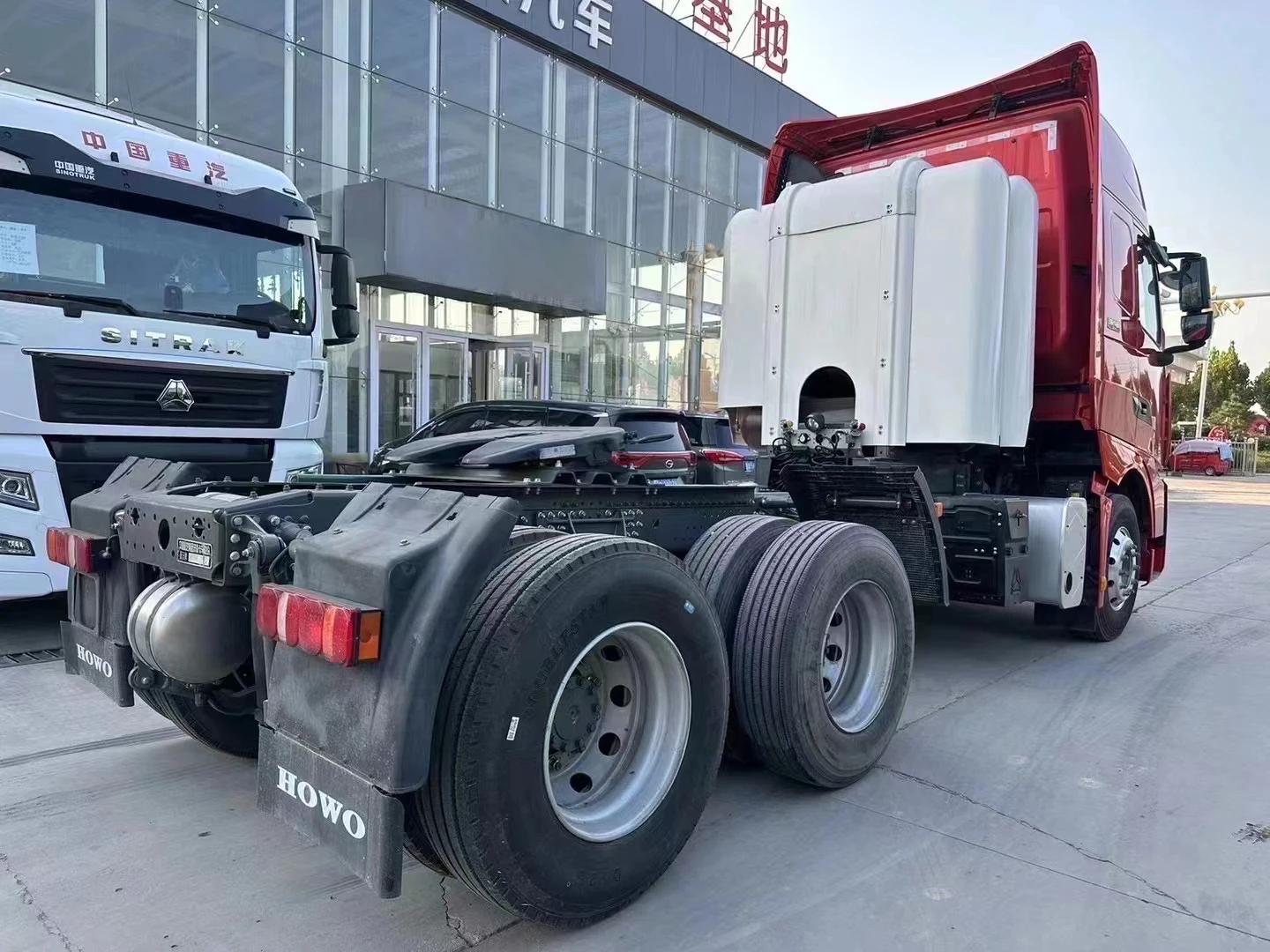 CNG Sinotruck HOWO Max 6x4 головка тягача