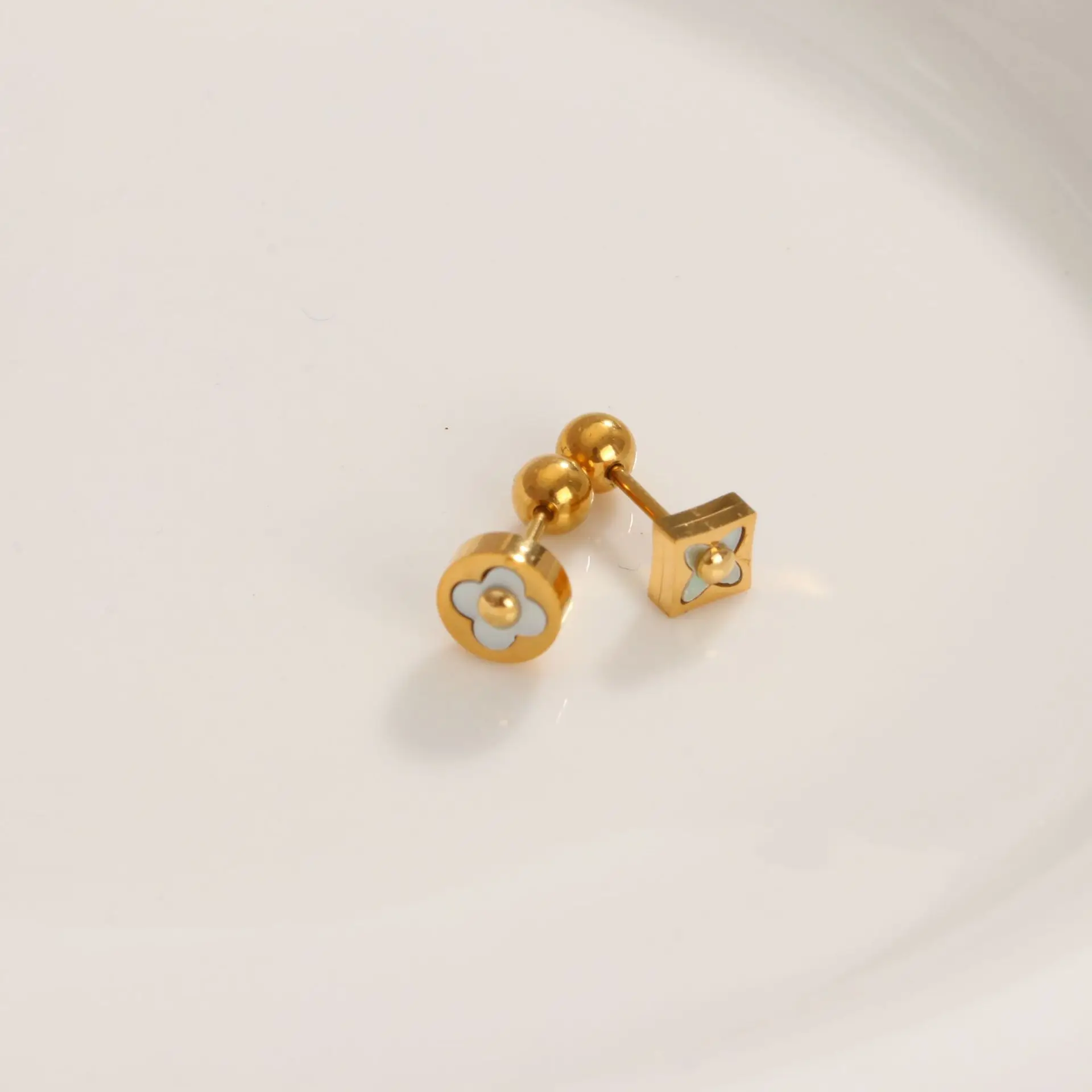 Factory Direct Titanium Steel Earring Puncture Red Ear Bone Nail Shaking Sound Net Bath Sleep Free Pick Stainless Steel ODM