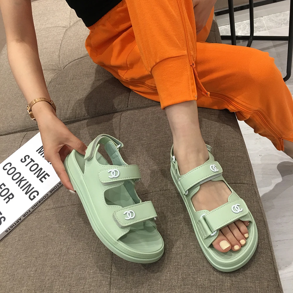 
2021 popular sale summer outdoor wearing sports walking flatform hook and loop type female casual sandals 