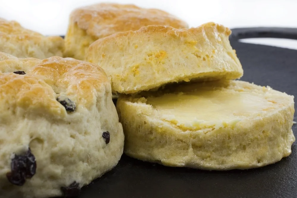 Hot Selling Cast Iron Grill Skillet and Pan with Handles for Pizza Eggs Pancake Cast Iron Pizza and Baking Pan Kitchen Cookware