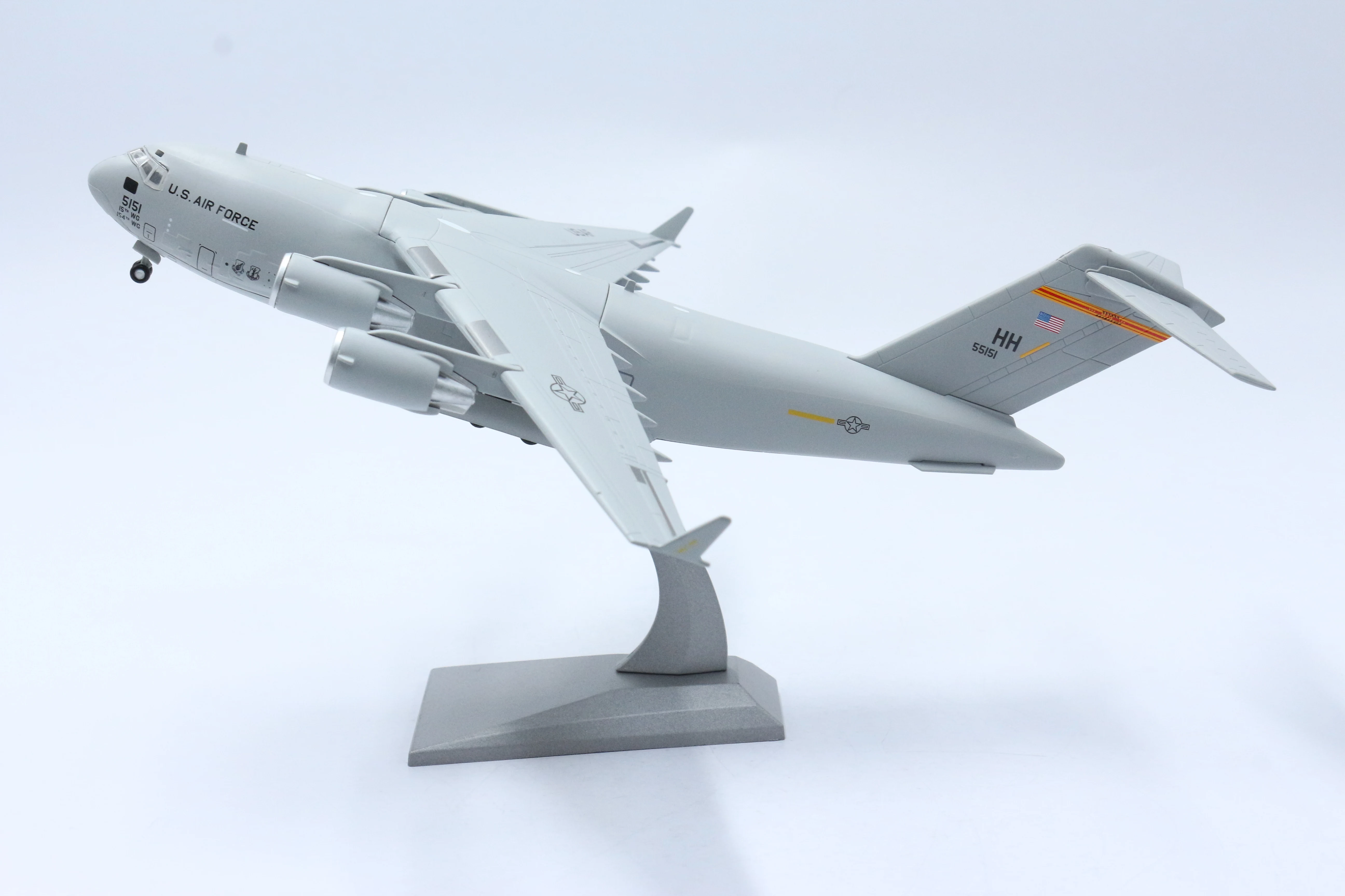 
2010 Boeing C-17 A Globemaster USA 1/200 aircraft model plane 