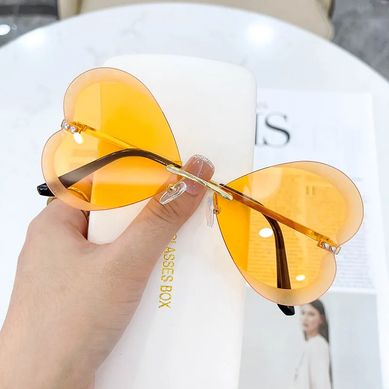 New Fashion Rimless Love Heart Party Glasses With Butterfly Decorated Sunglasses For Adults