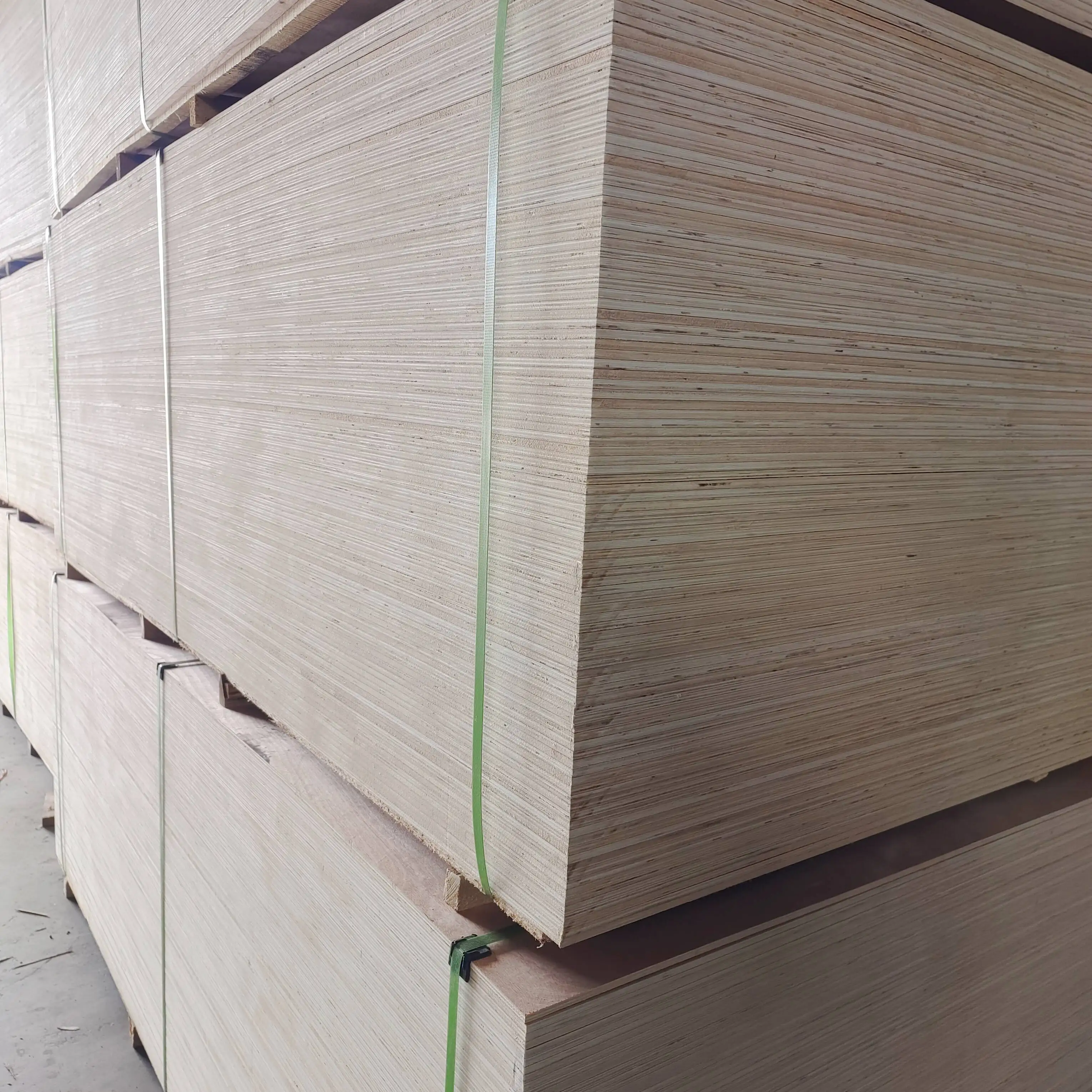 Poplar Core/Bintangor/Okoume/Cheap Plywood Prices/Shandong Linyi /E1 Glue with Laminated Commercial Plywood for Furniture