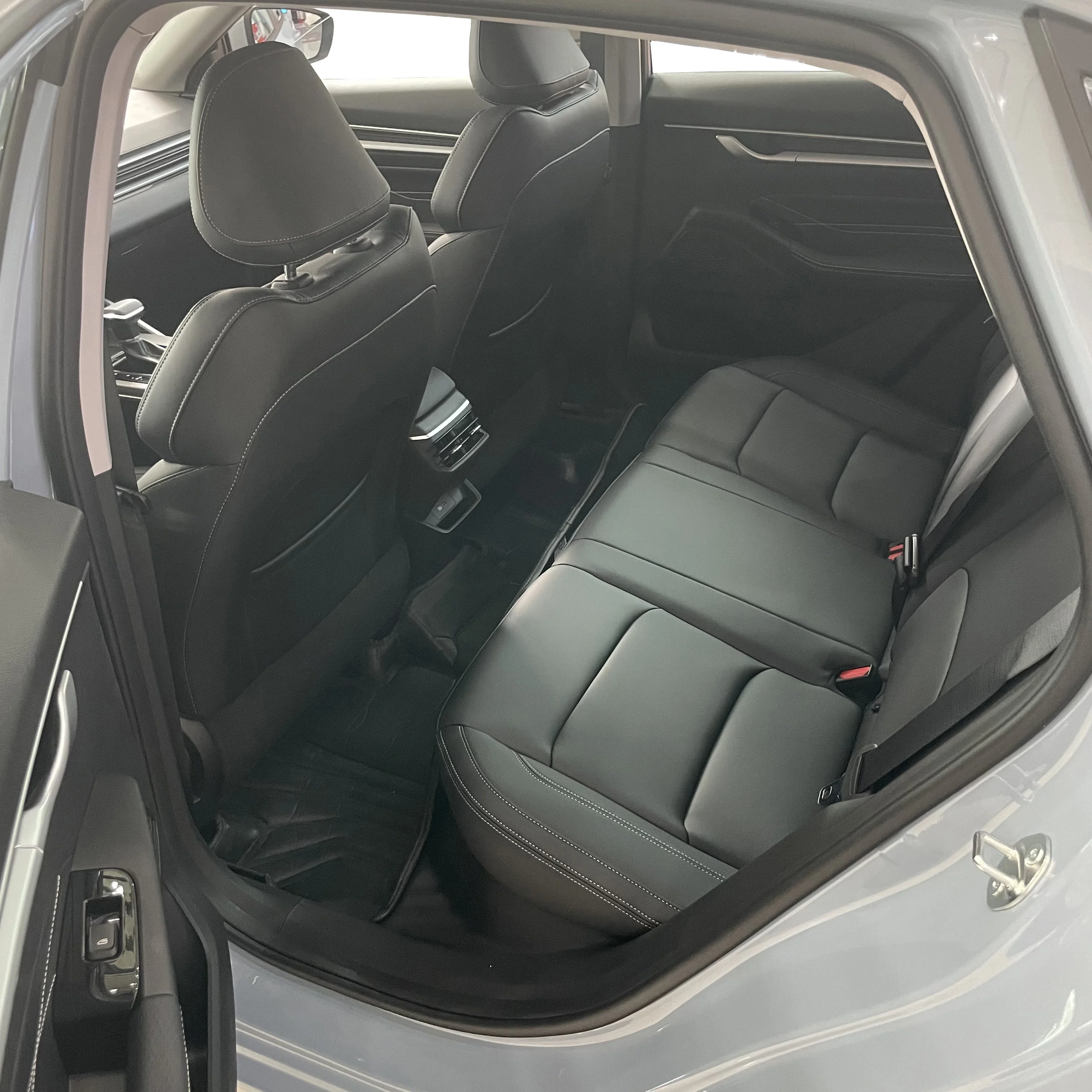Model 2025 China Geely Emgrand 1.5L New Compact Car Efficient Gasoline Sedan For Compact And Practical