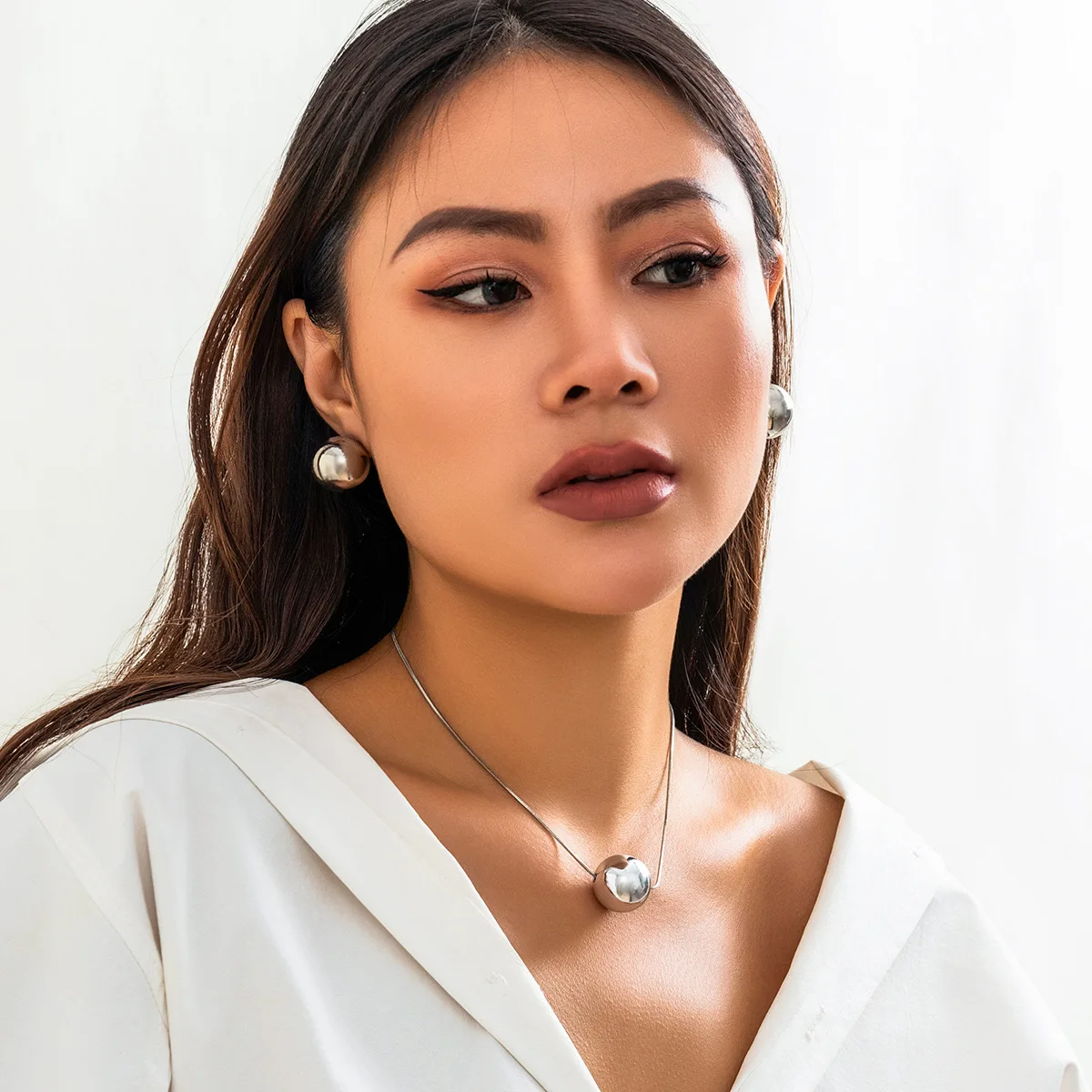 Big Bead Ball Pendant Choker Necklace Earrings Jewelry Set Snake Bone Chain Necklace Gold Ball Necklace Body Chain Jewelry