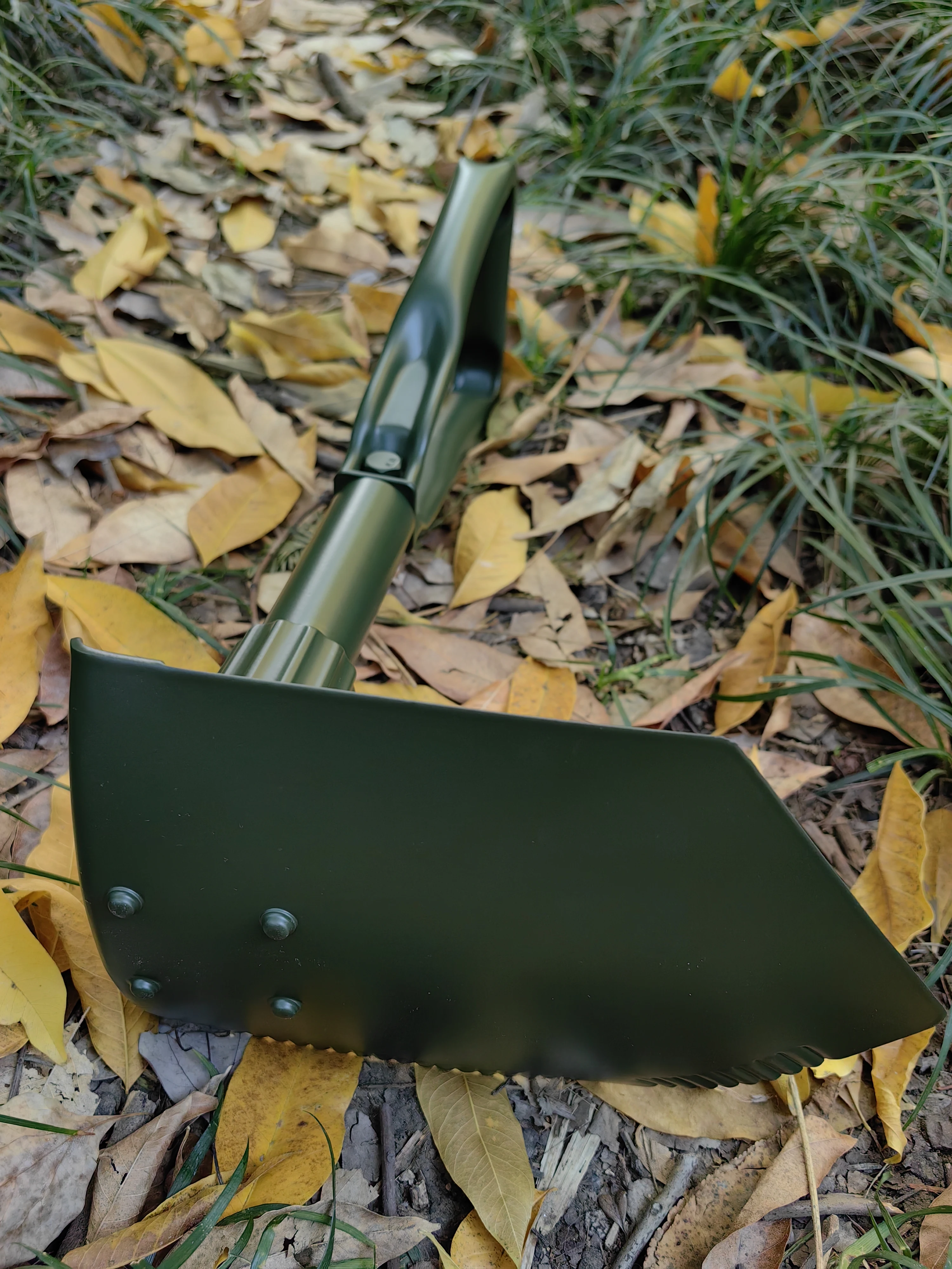 Tri-Fold Survival Shovel, Camping, Gardening, Beach Shovel  Heavy Duty Carbon Steel Entrenching Tool Folding Shovel