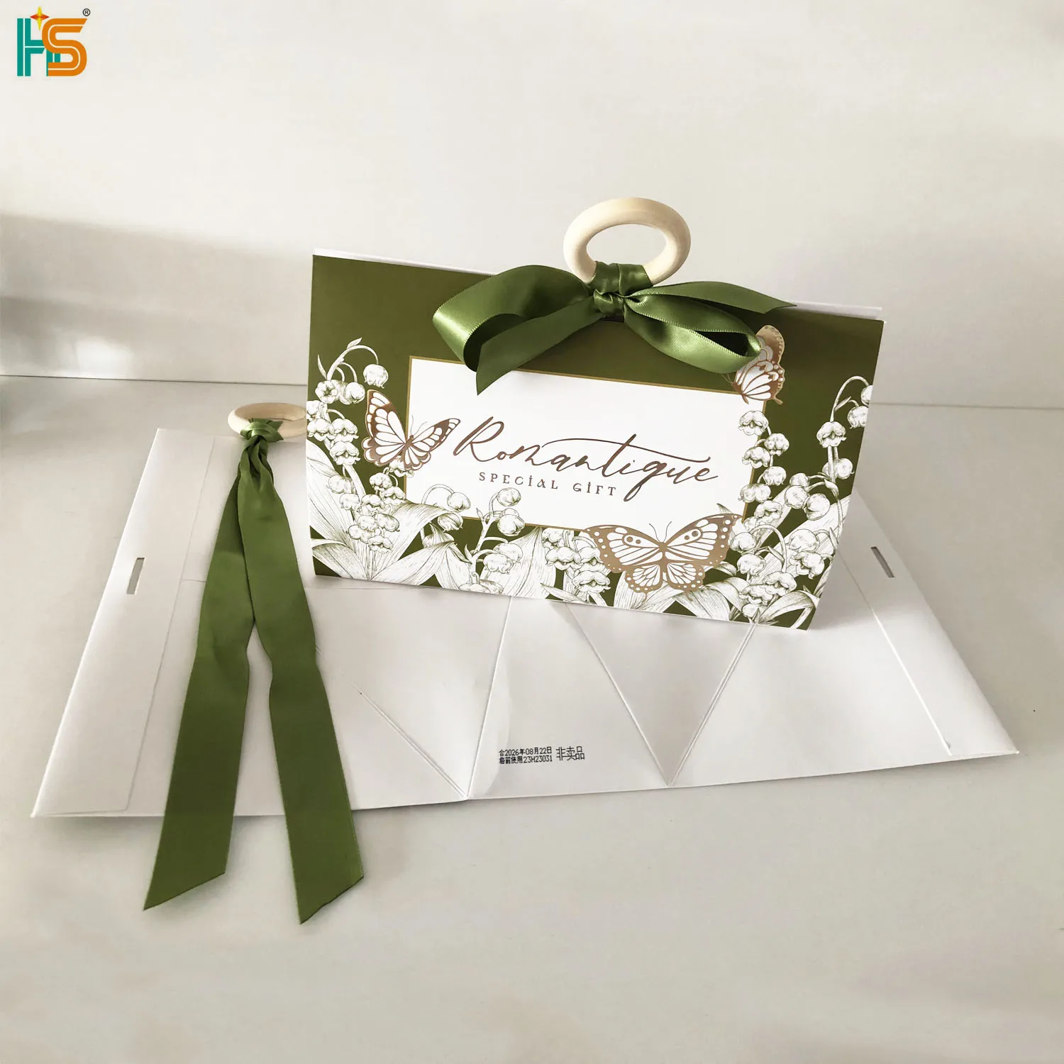 Custom Logo  Portable Folding Party Favor Chocolate Wedding Candy Gift Box Small Triangle Tin Paper Box Packaging