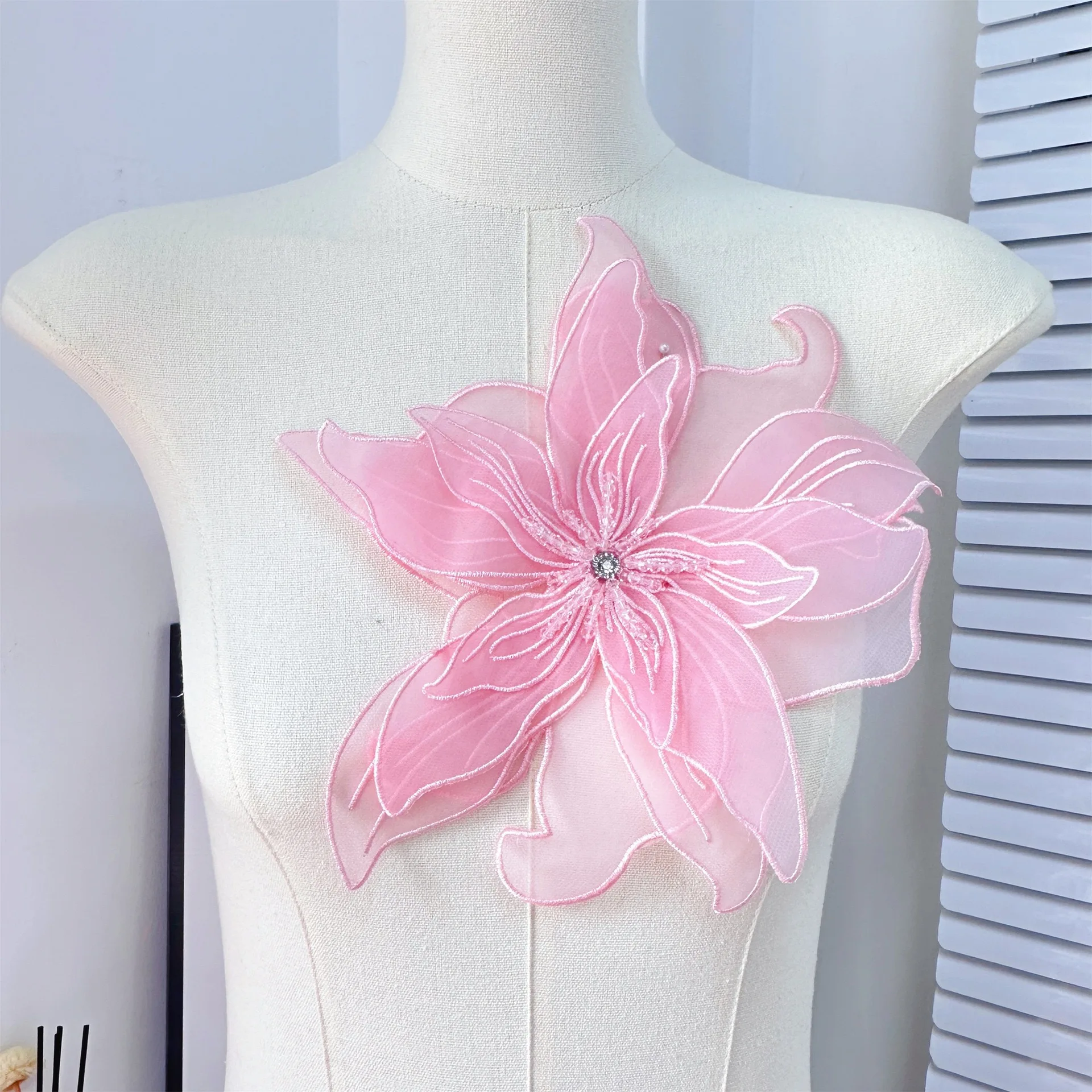 PE506 hot selling 3D embroidery flower brooch Organza 4 layers flower patch for dress
