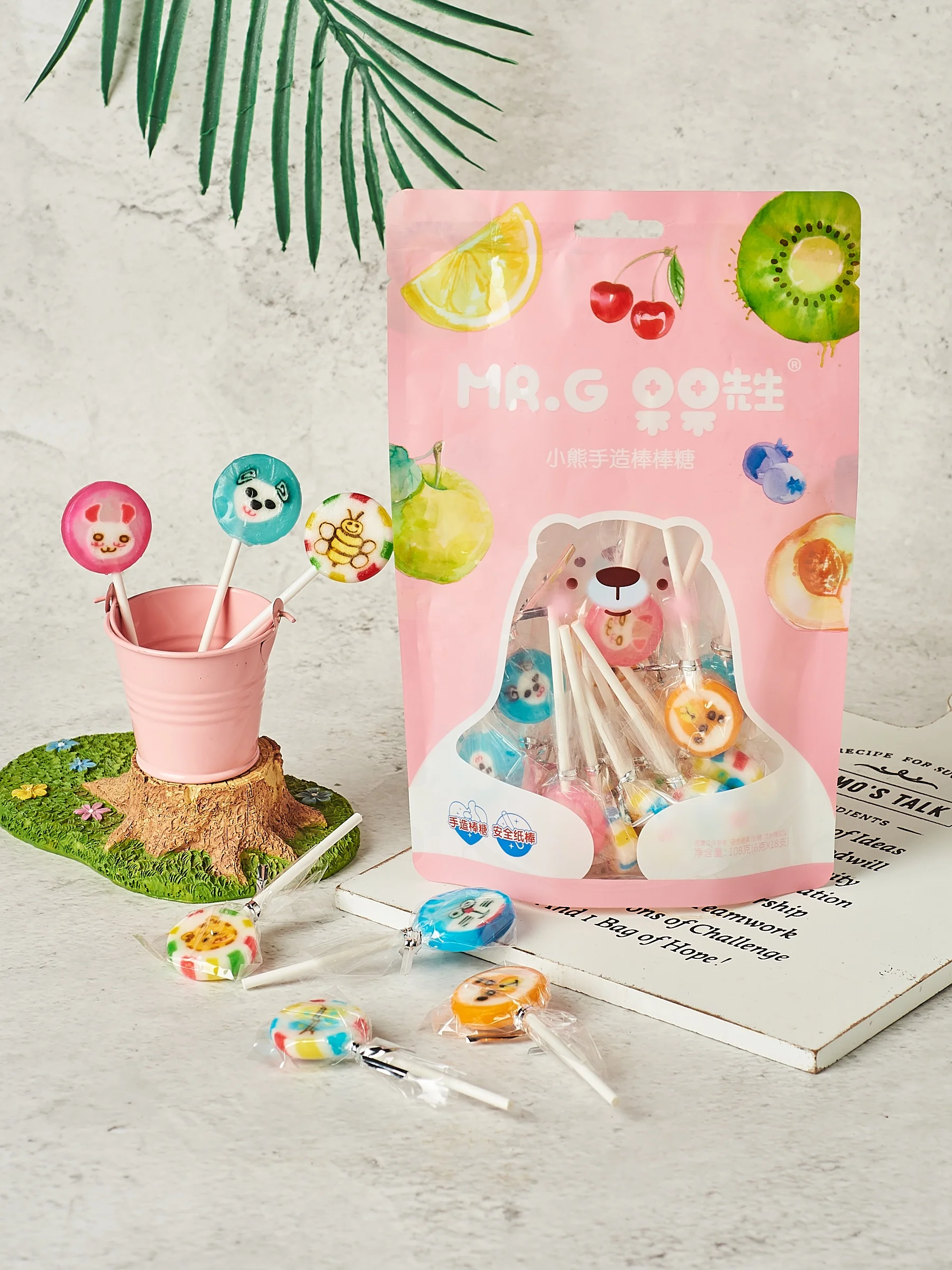 Wholesale bulk fruit lollipop hard lollipop animal candy