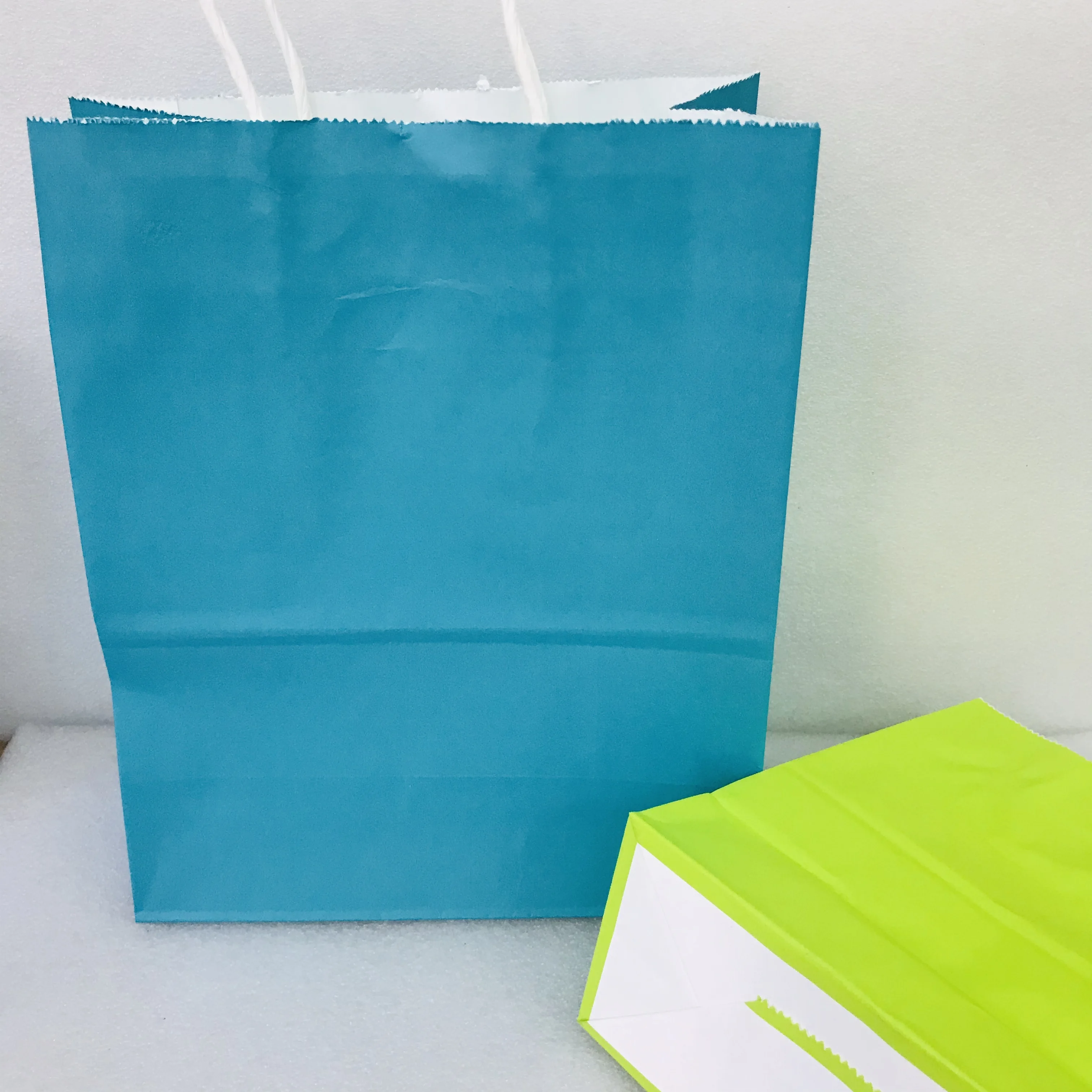 Wholesale Custom paper bag Printed With Your Own Logo White Brown Gift kraft paper gift bags with handles