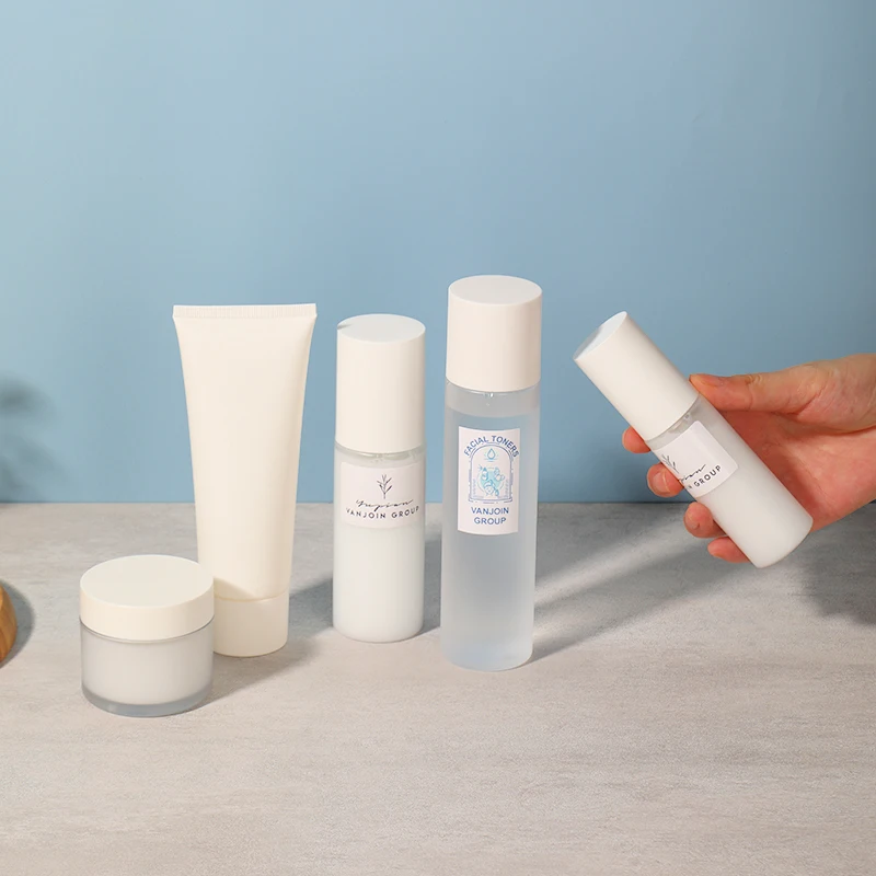 luxury elegant plastic bottle for lotion set white plastic cosmetic facial tonic lotion bottle plastic cosmetic bottle and jar