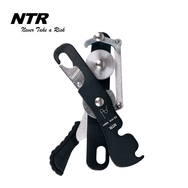 Anti-panic self-braking descender for climbing rappelling equipment