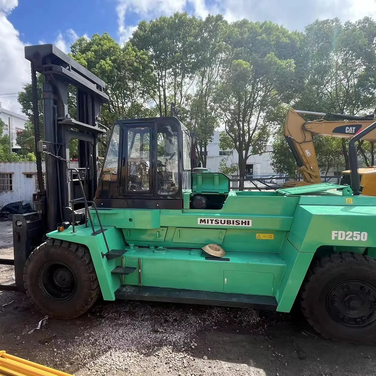 heavy machine mitsubishi FD250 25ton FD150 FD200 FD300  20 ton 30 ton 15 ton good condition in stock low price low hours