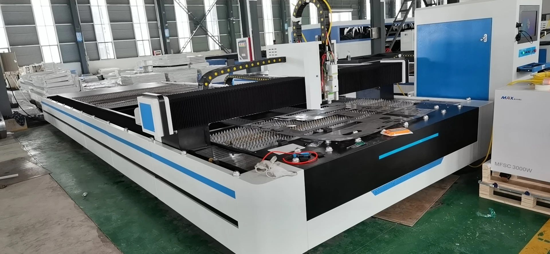 HOT SALES Fiber 6000w metal laser cutting machine price china laser cutting machines