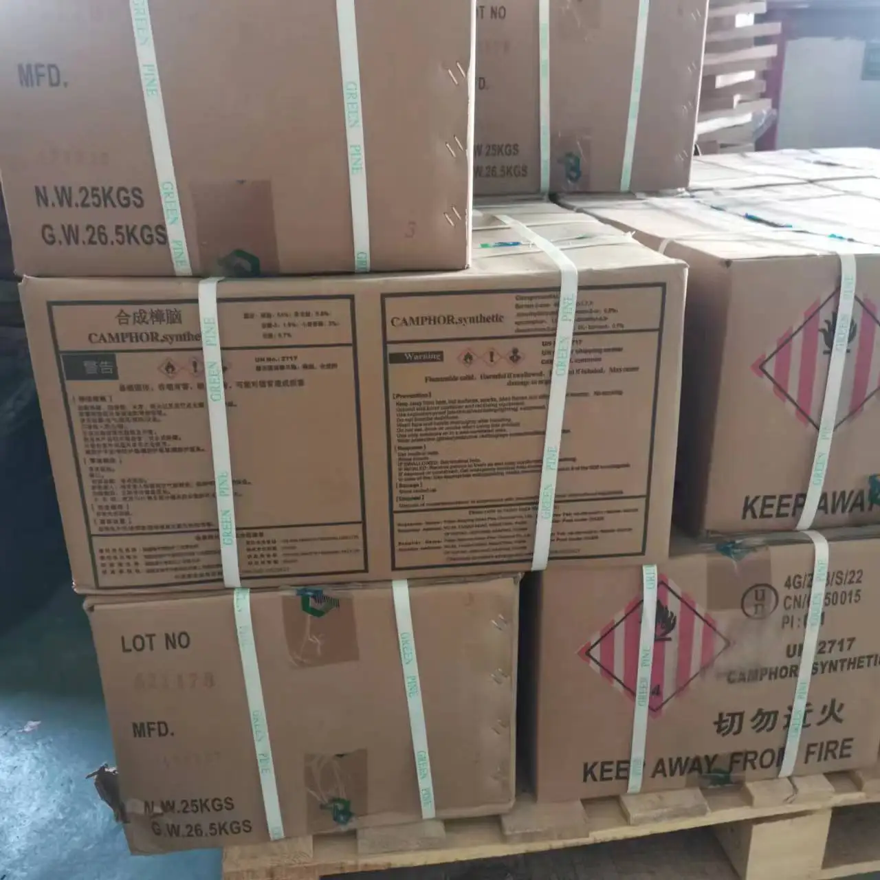 Factory Direct Sales Camphor Wood Extract 96% Pure  natural high quality  camphor powder raw material  25kg