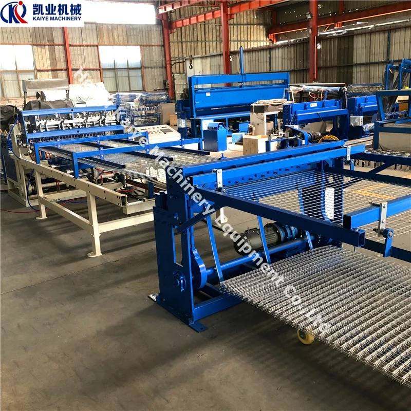 2022 new type CNC galvanized electric welded iron wire mesh fence panel machine wire Diameter 2-4mm