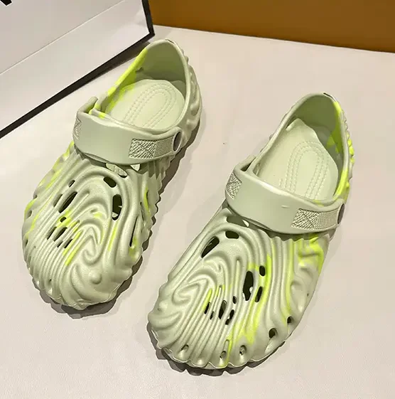 Weshine Popular Design Breather Cleats Professional Shoes Sport Outdoor Soccer Shoes Football Boots OEM Origin Size Tpu Place