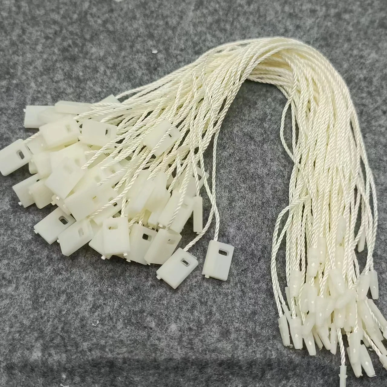 New hot fancy clothing clothing lock chain seal socks hang label paper customer logo printing