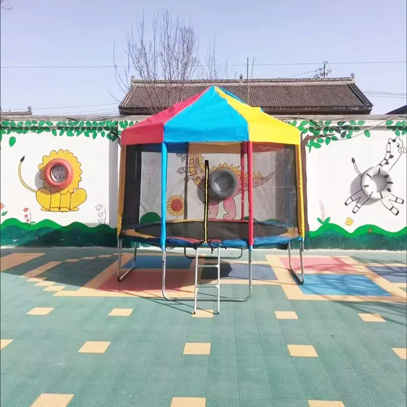 outdoor Round Trampoline Kids Play Jumping Bed With Ladders with safety enclosure net