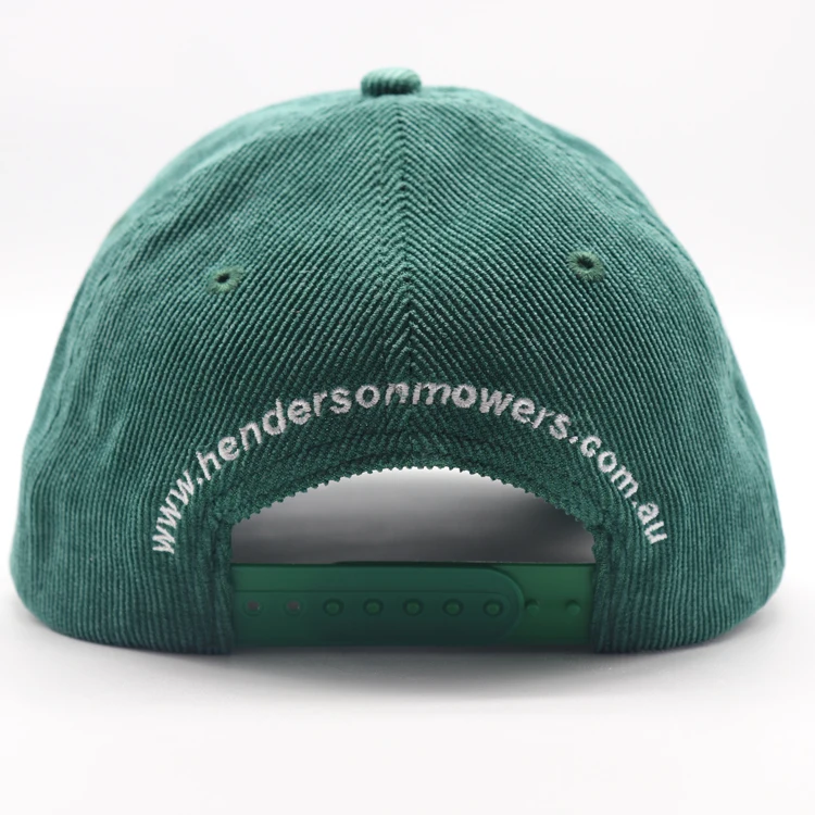 Бейсболка из вельвета с вышивкой, 6 панелей