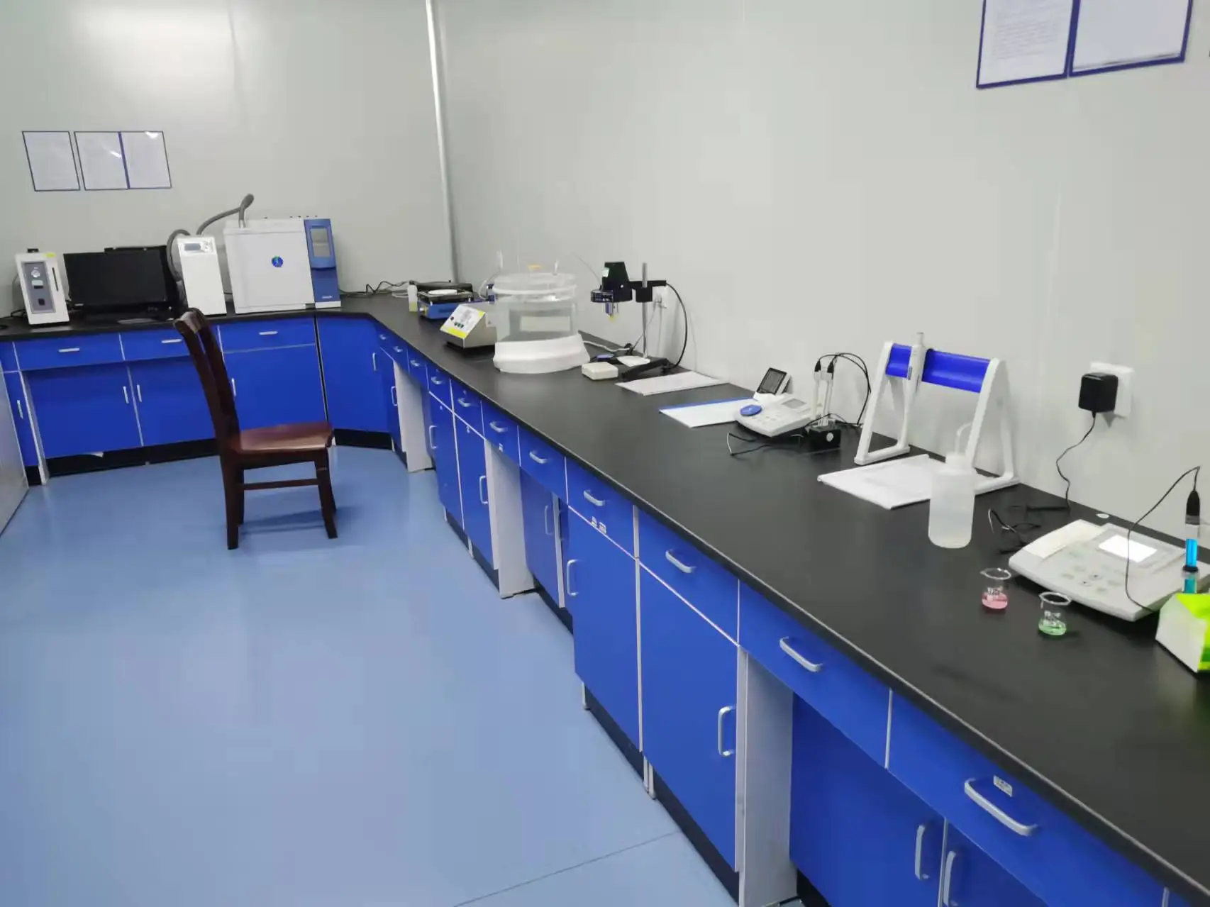 Disposable Virus Specimen Collection Vtm Tube with Flocking Nasal Throat Nylon Swabs