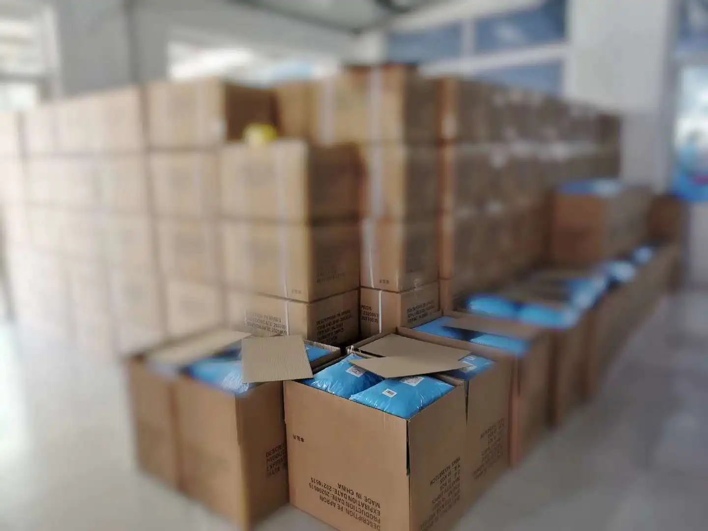 Wholesale disposable plastic apron white clear sleeveless restaurant dish washer kitchen bib apron food processing PE aprons