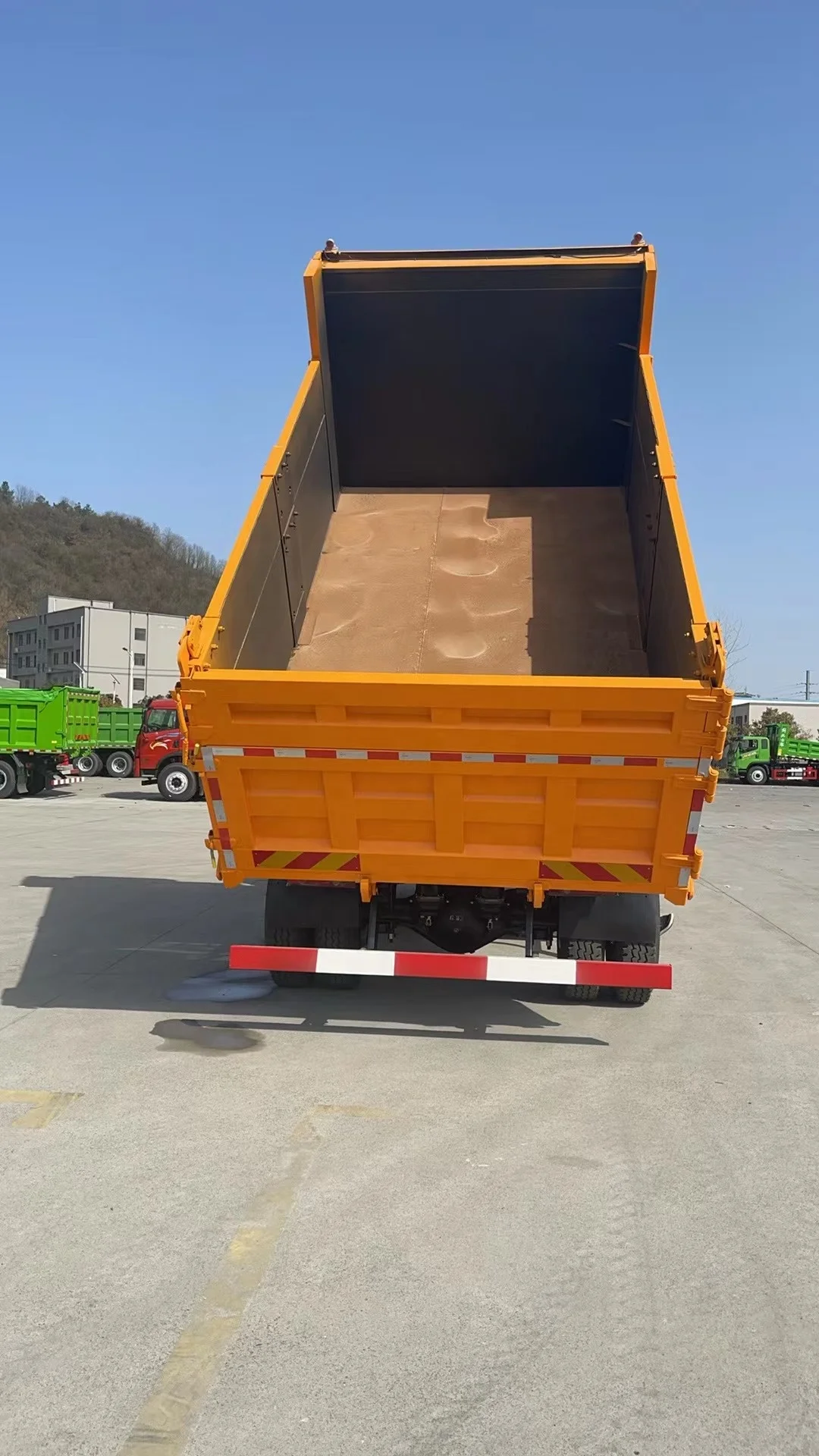 2024 Hot Sale 6*4 Dump Truck Price 30 Ton Heavy Duty 10 Tires Sand Tipper Dump Truck