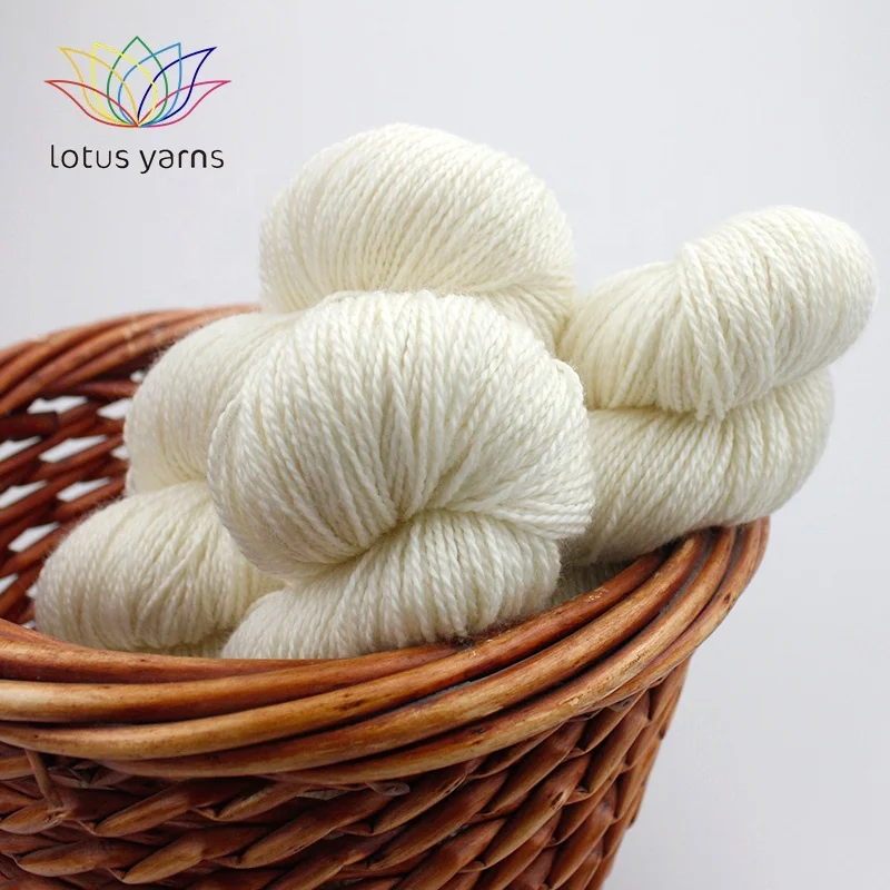 Пряжа из мериносовой шерсти 100% Lotus 275 м/100
