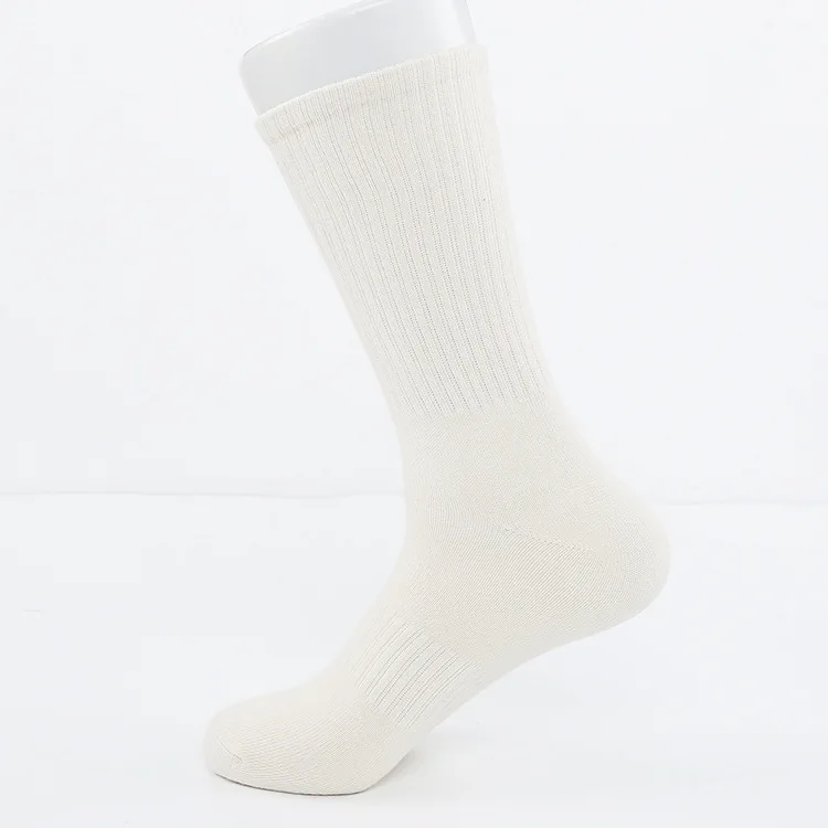 Оптовая продажа модные белые хлопковые спортивные носки с индивидуальным логотипом Роскошные зимние мужские упаковкой