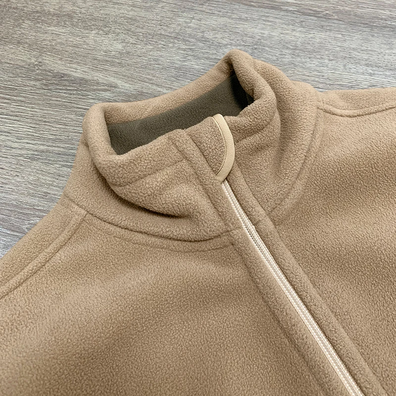 GINWEN Wholesale Hunting Vest Winter Men 100% Polar Fleece Fabric Zipper Closing Side Pockets Inside Cotton Check Lining