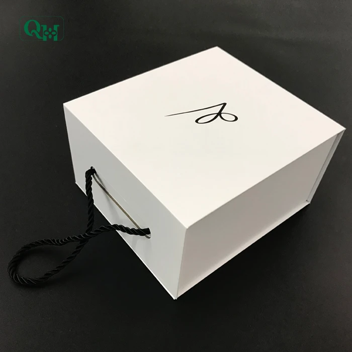 
Custom Luxury White Cardboard Paper Knitting Hat Box Gift Packaging With Nylon Handle 