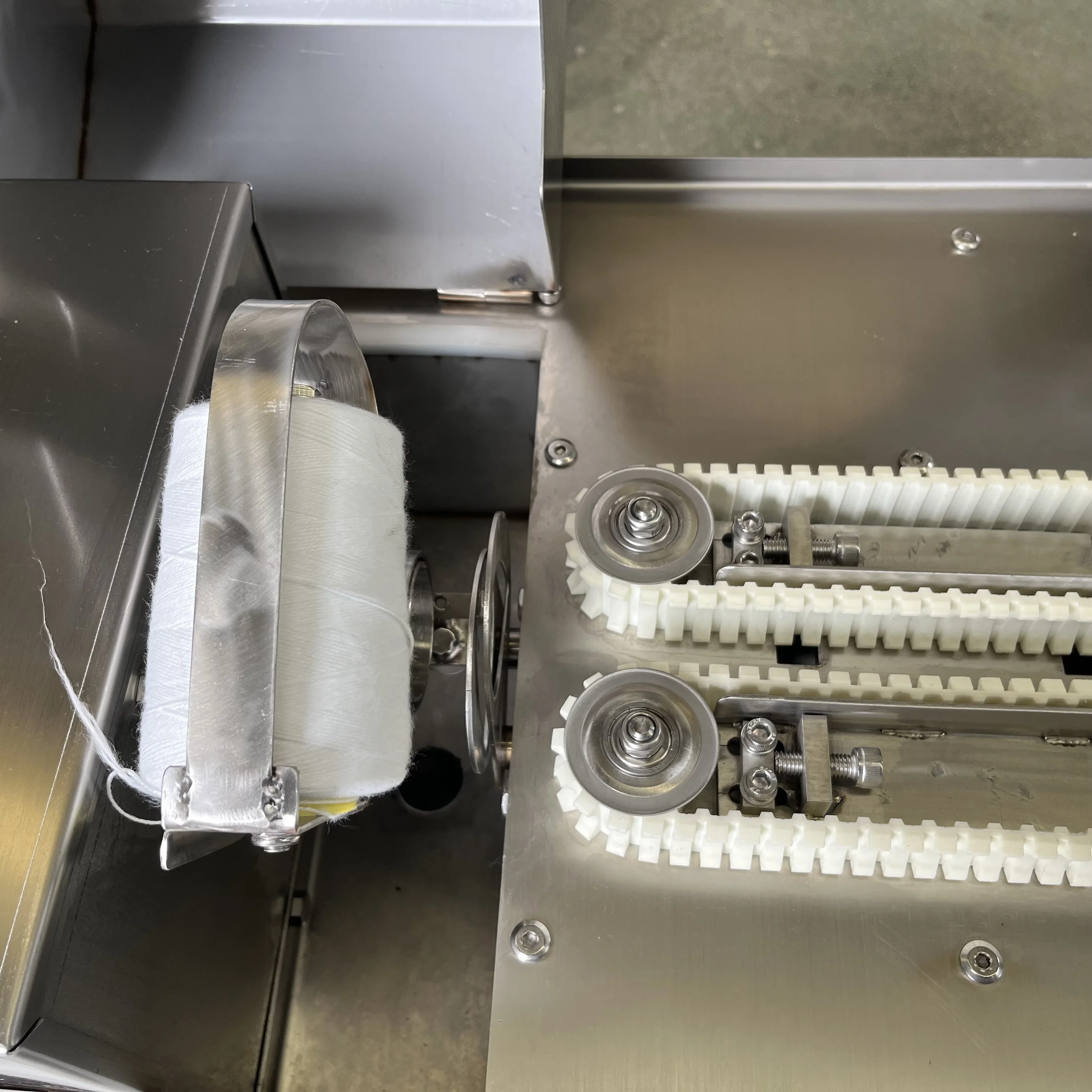 High Output Business-Oriented Sausage Twisting Machine