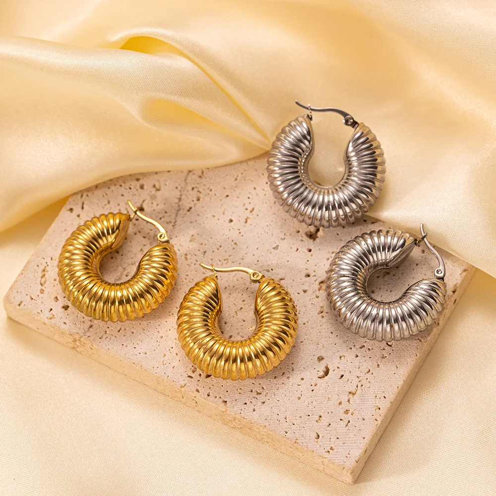 Tarnish Free Stainless Steel Gold Plated Hollow Out Chunky Earrings Jewelry Waterproof Twisted Croissant Gold Hoop Earrings