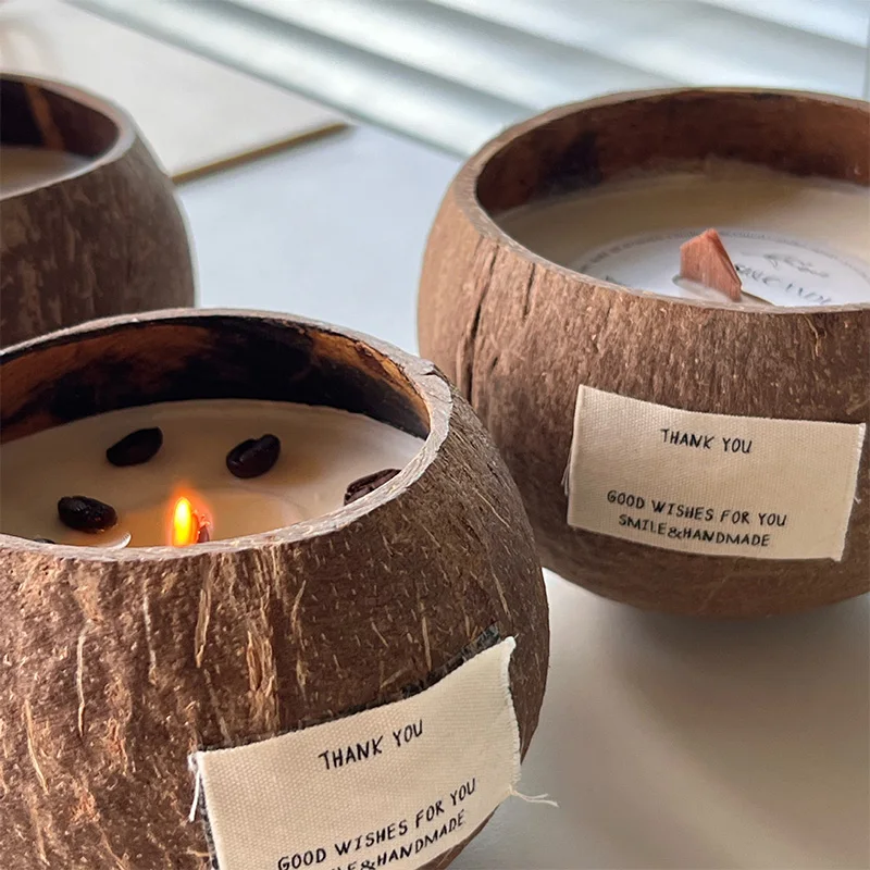 Customized Label 100% Natural Eco Friendly  Coconut Candle Soy Wax In Coconut Shell Private Label Coconut Scent Candle