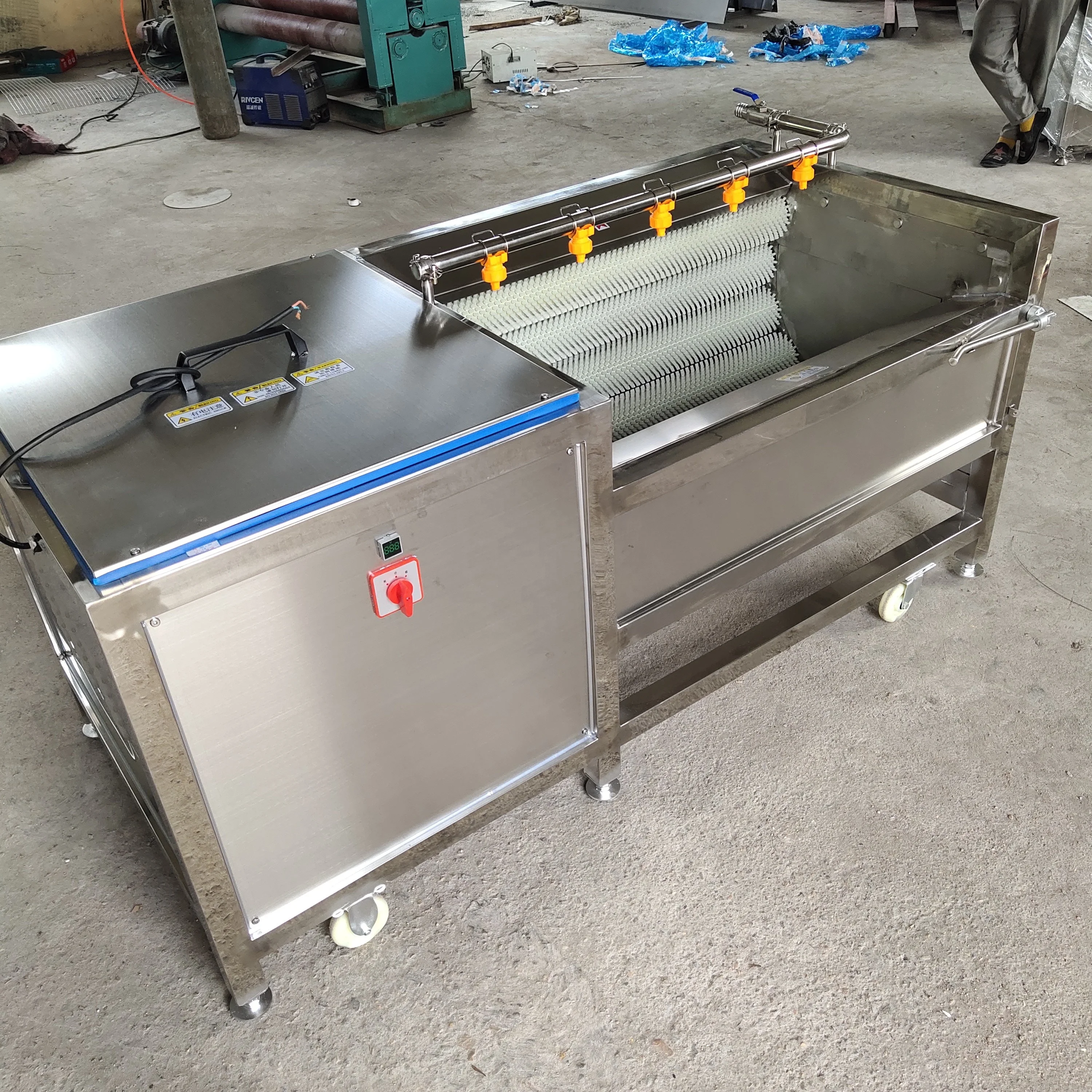  Brush Type Fruit Cleaning Machine Tomato Washing machine Price For