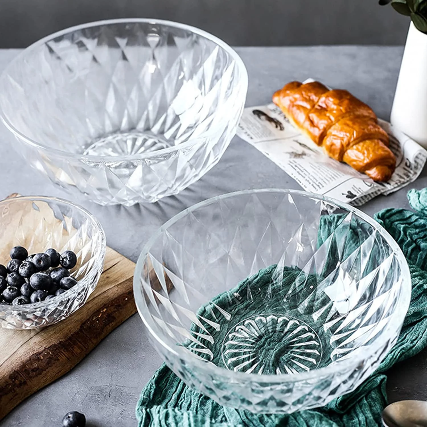 Set of 4 BPA Free Clear Acrylic Mixing Serving Salad Bowls for Fruit Salad Popcorn Chips Dips Condiments Party Snack