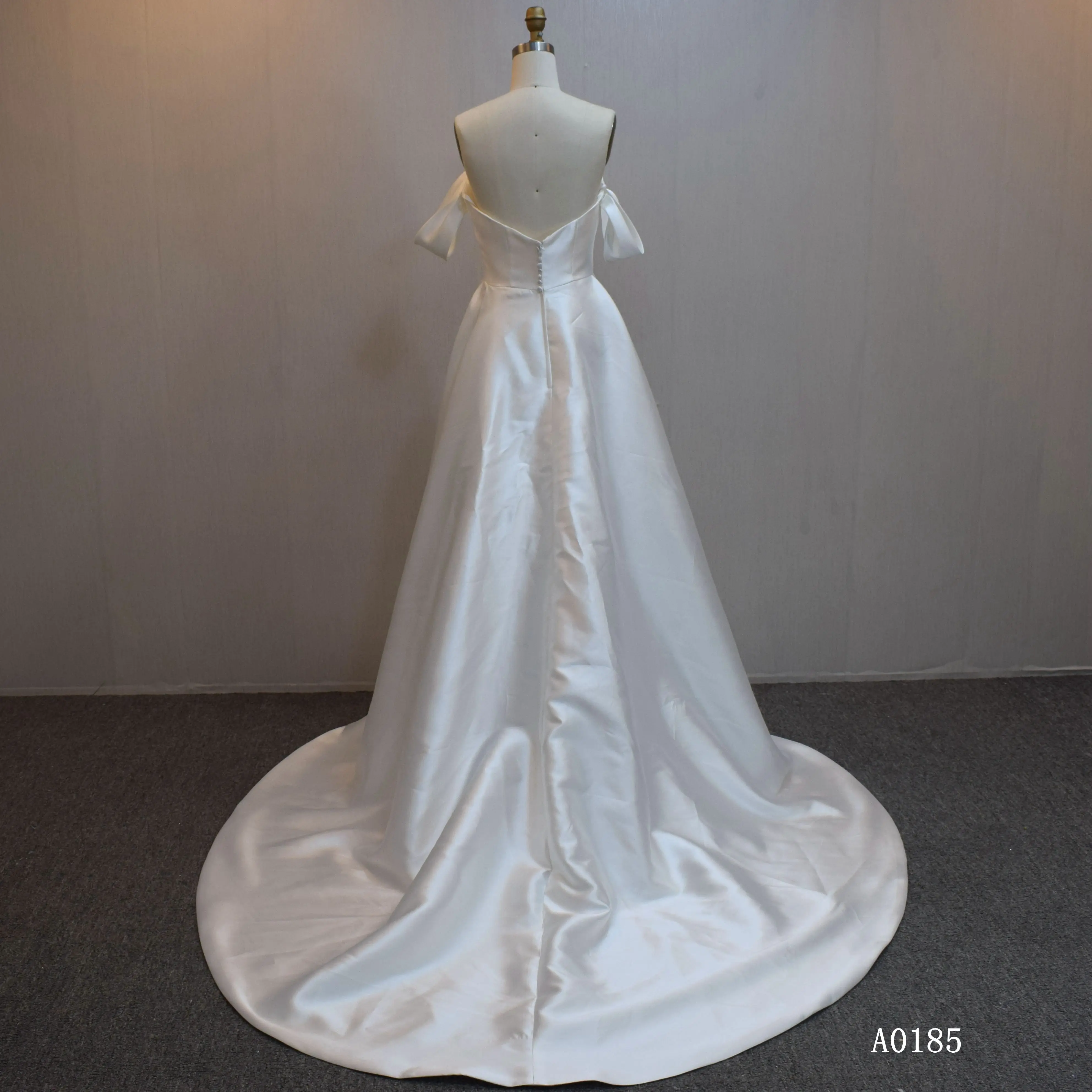 European and American Classic Ivory Sweetheart Neckline Collar Shoulder Sleeve Wedding Dress