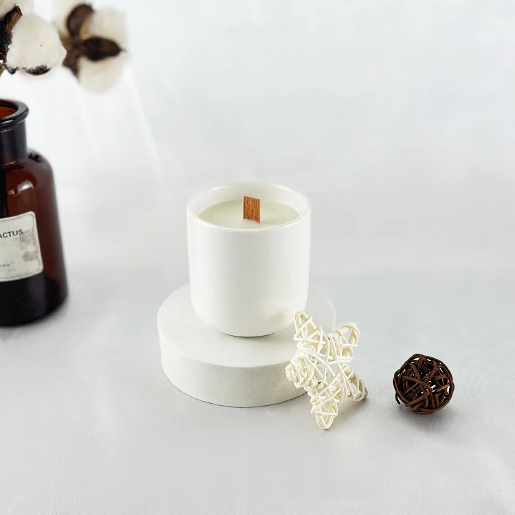 Factory Direct Selling Household Luxury Aromatherapy Candles with Covers Home Decorative Wooden Wick Scented Candles