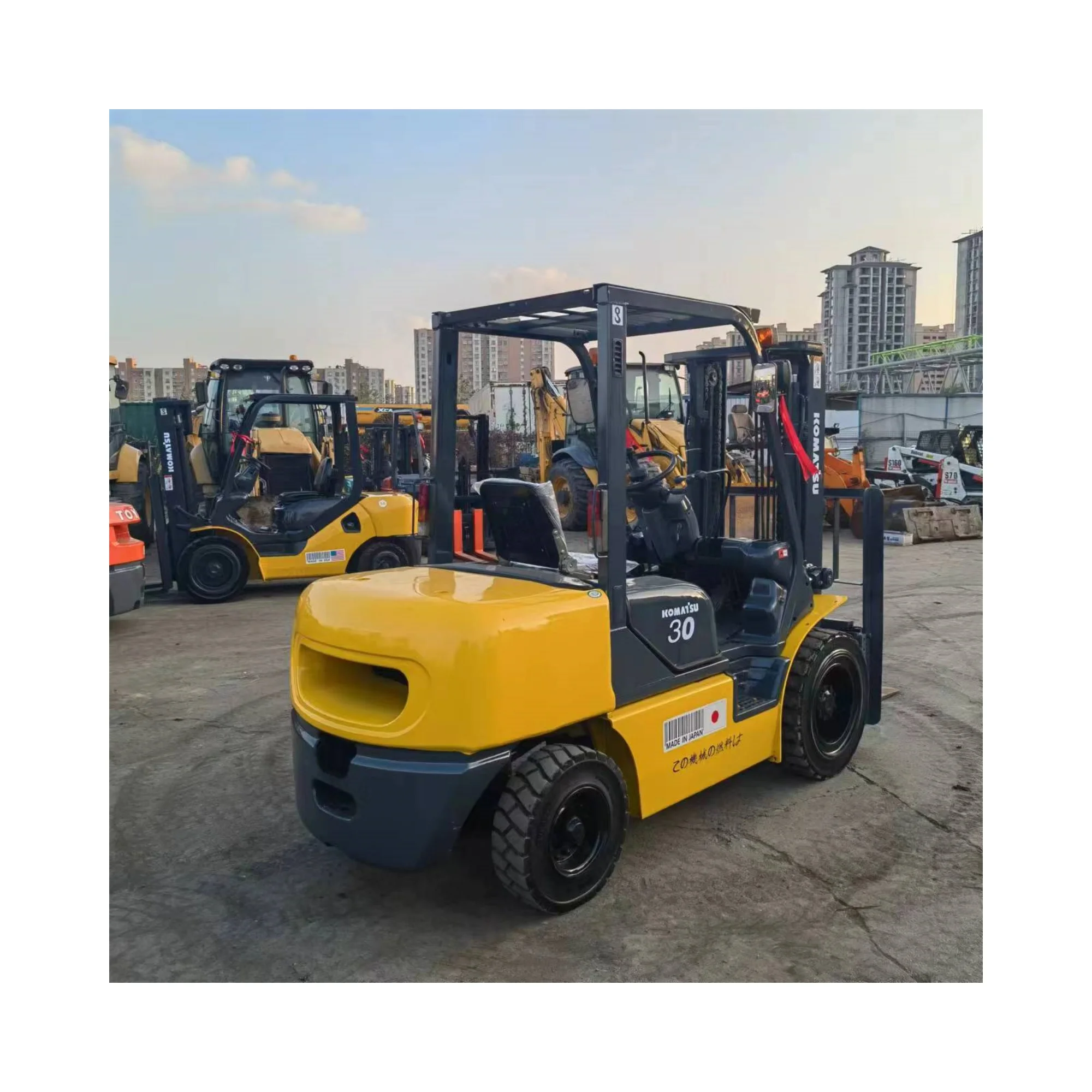 Подержанный Японский мини-вилочный погрузчик komatsu fd30 вилочный FD30 для продажи