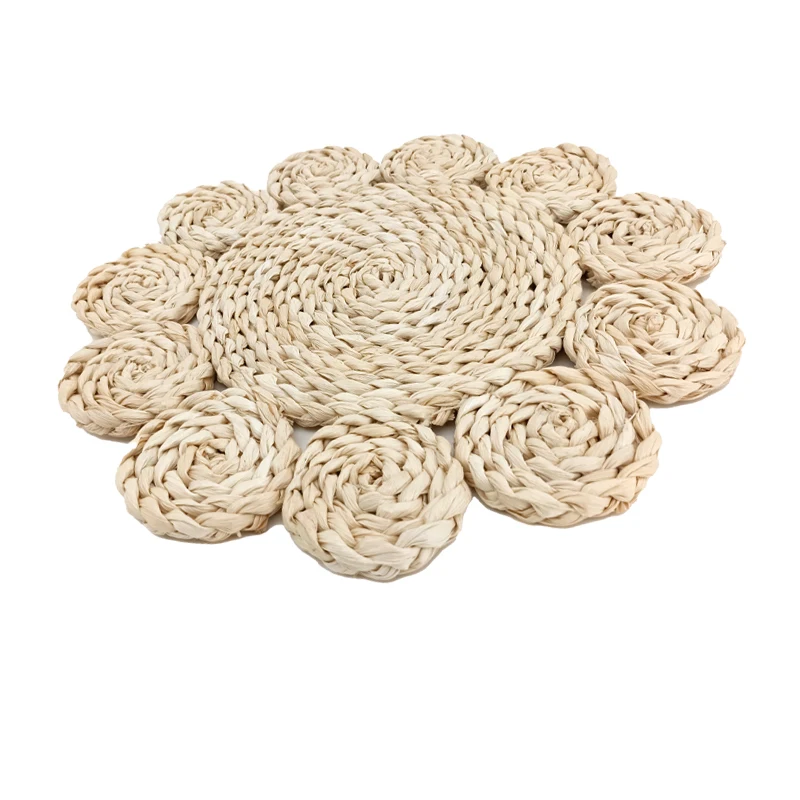 Factory Hot Selling Hand Made Eco-Friendly Material Natural Corn Husk Hollow Custom Flower Shape Placemat