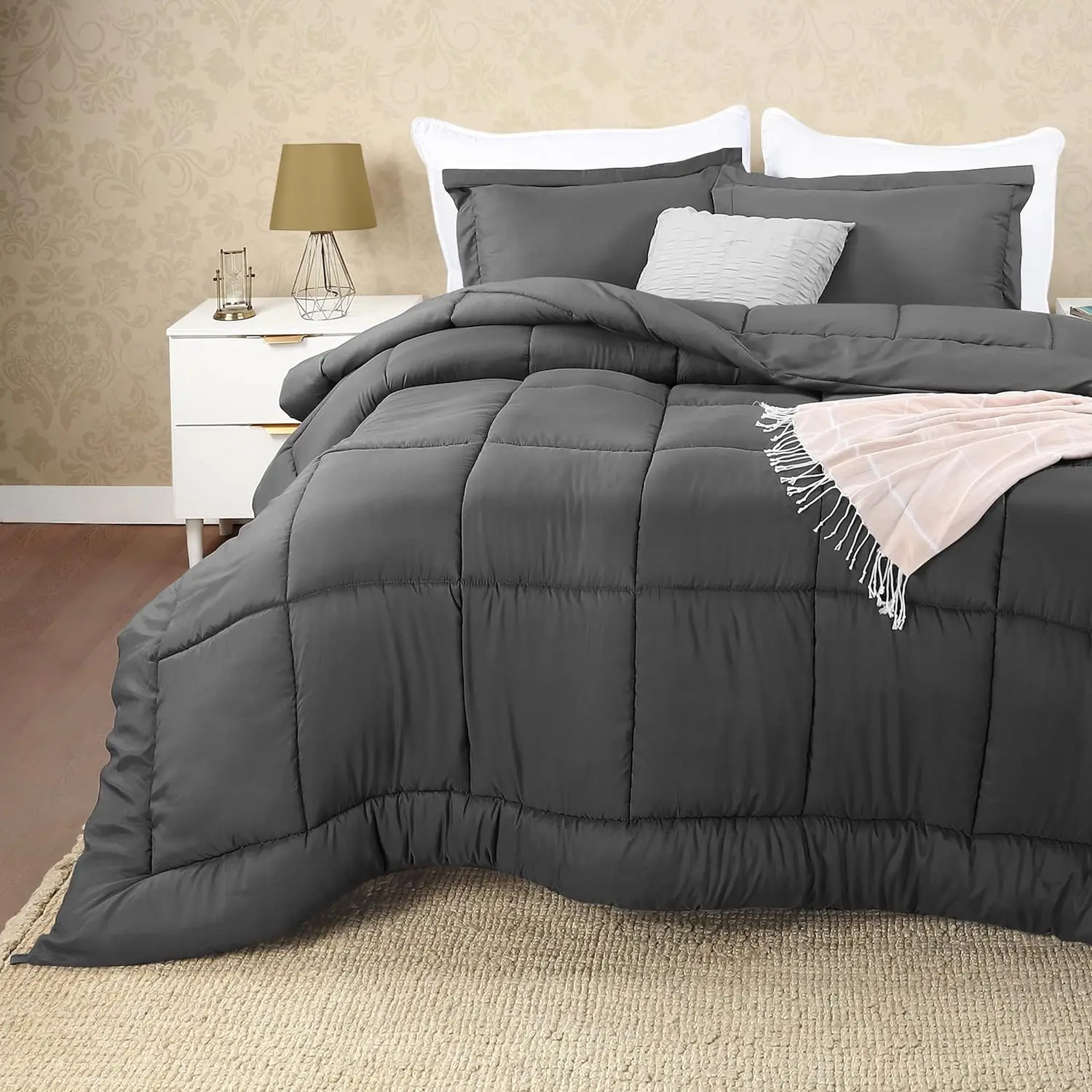 Grey Soft and Comfortable Machine  Washable Pillowcase  Bedding Queen Size Comforter Set for hotel