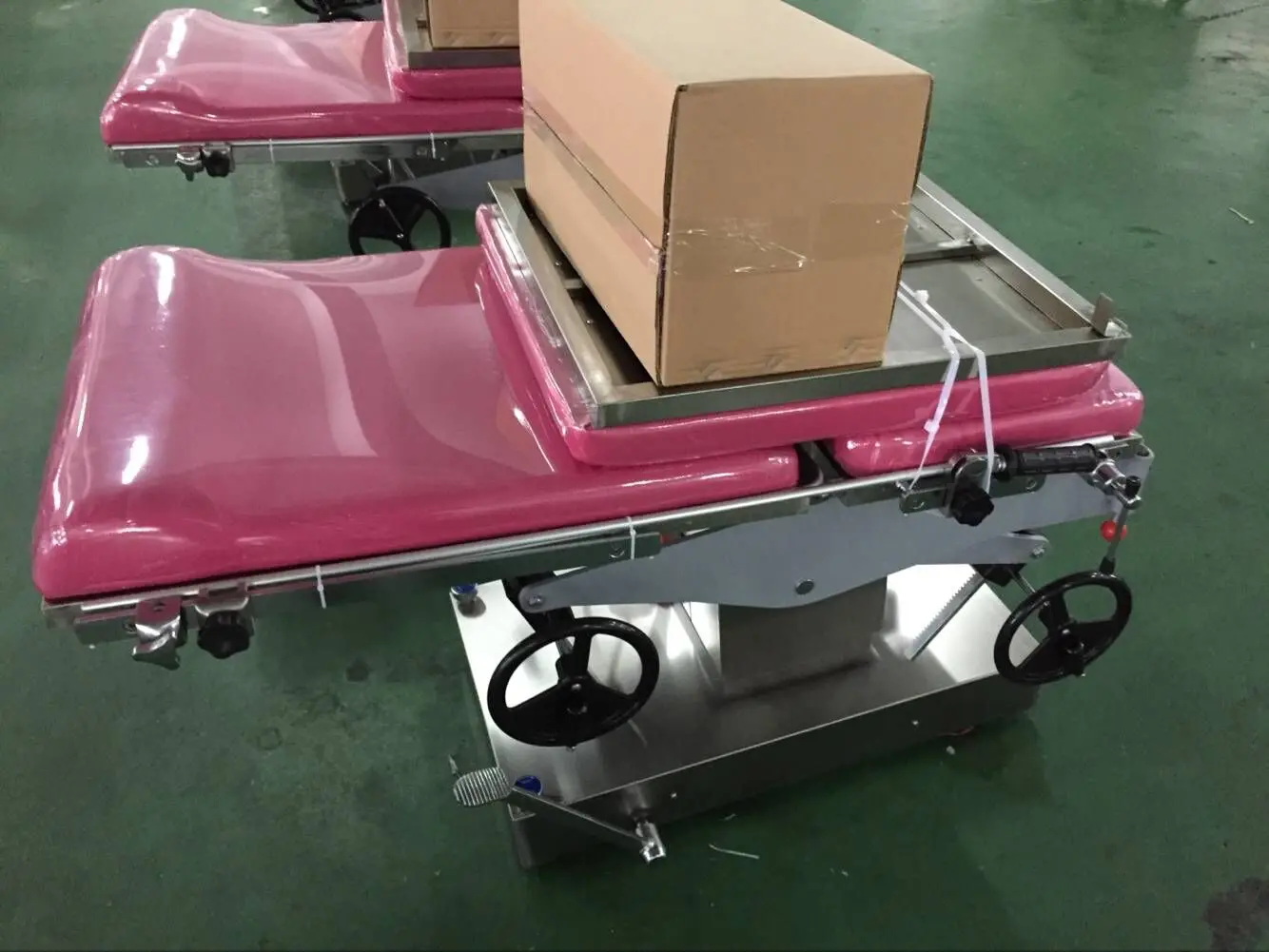 BT-OE023 Manual hydraulic obstetric examination bed gyno table obstetric and gynecology table
