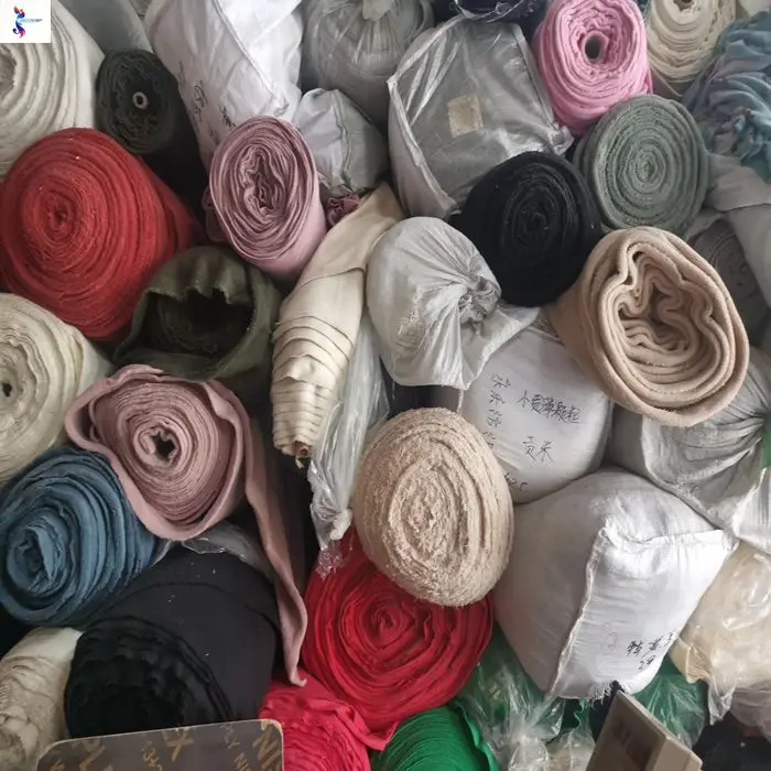 Дешевая цена смешанные цвета шерпа флис гранулы бархат 100% полиэстер ткань для склада